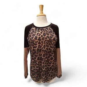 Mystree Women’s Mixed Media Leopard Print Top Size Medium New